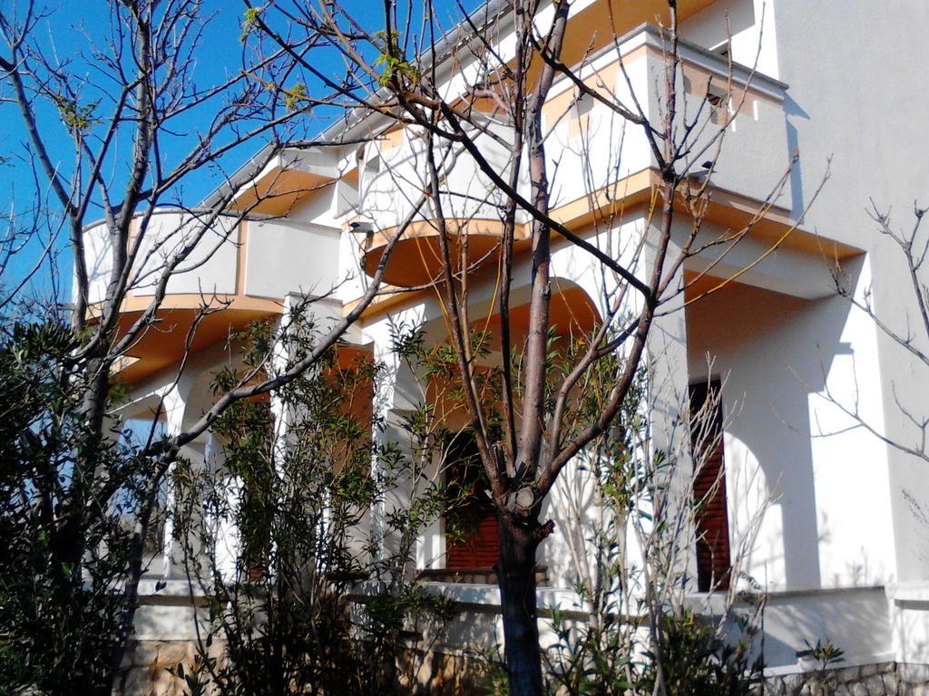 Apartments Kresimir Beauty With Shadow Trees And Parking Place Pag Town Dış mekan fotoğraf