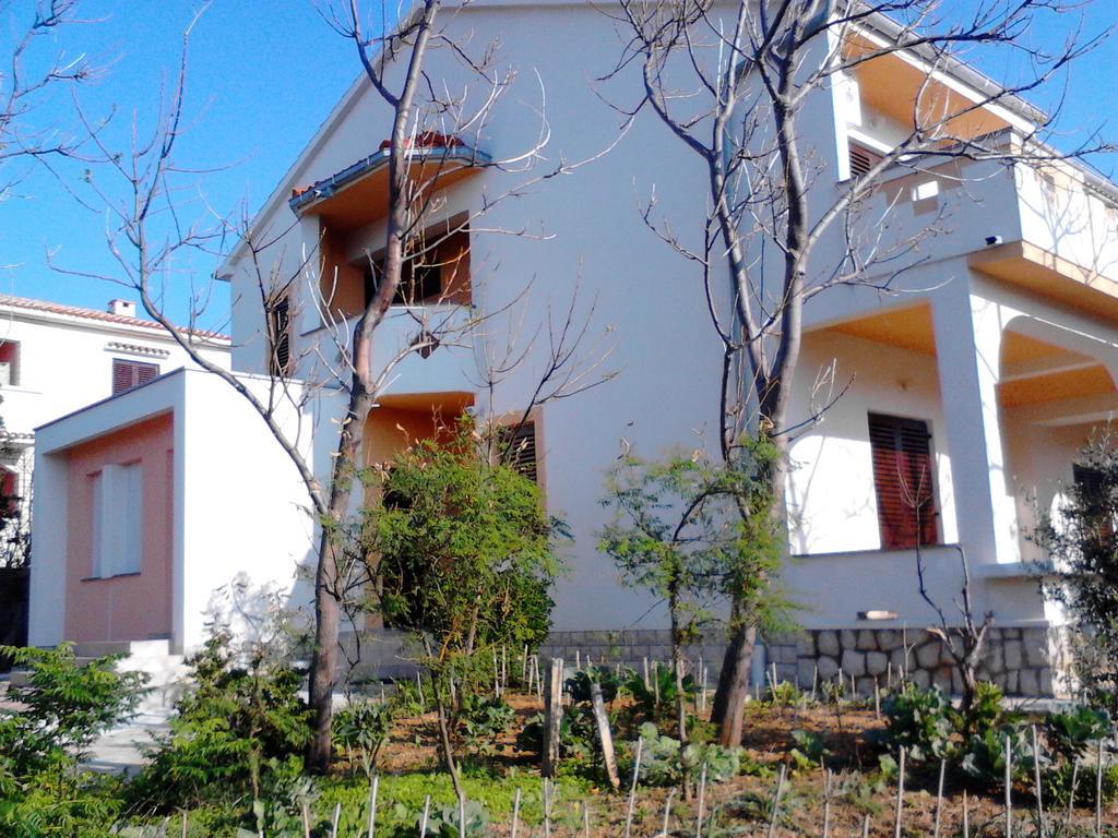 Apartments Kresimir Beauty With Shadow Trees And Parking Place Pag Town Oda fotoğraf