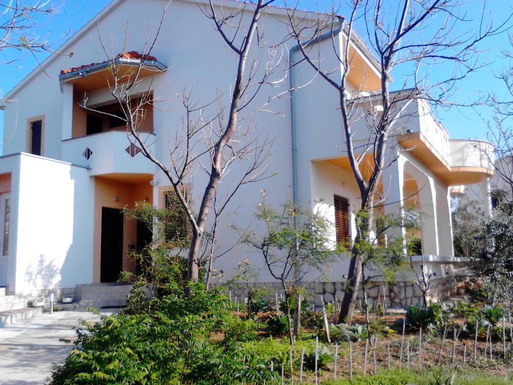 Apartments Kresimir Beauty With Shadow Trees And Parking Place Pag Town Oda fotoğraf