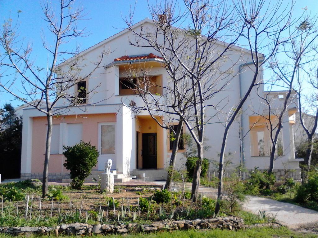 Apartments Kresimir Beauty With Shadow Trees And Parking Place Pag Town Dış mekan fotoğraf