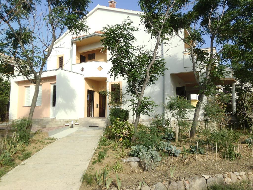 Apartments Kresimir Beauty With Shadow Trees And Parking Place Pag Town Oda fotoğraf