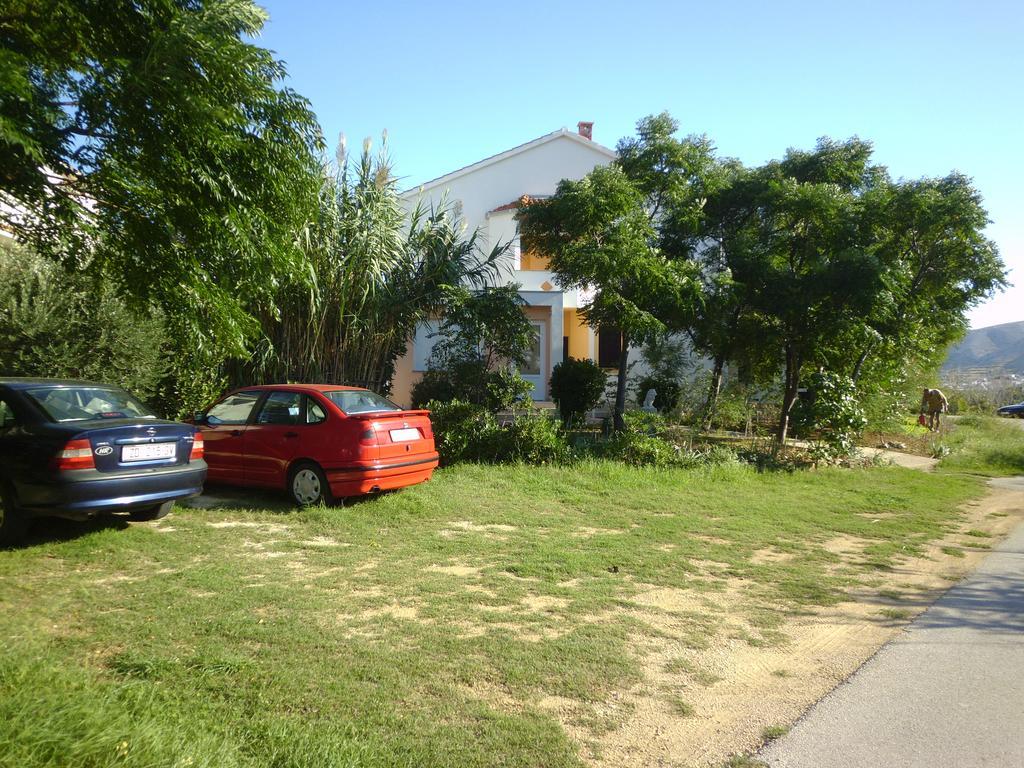 Apartments Kresimir Beauty With Shadow Trees And Parking Place Pag Town Dış mekan fotoğraf