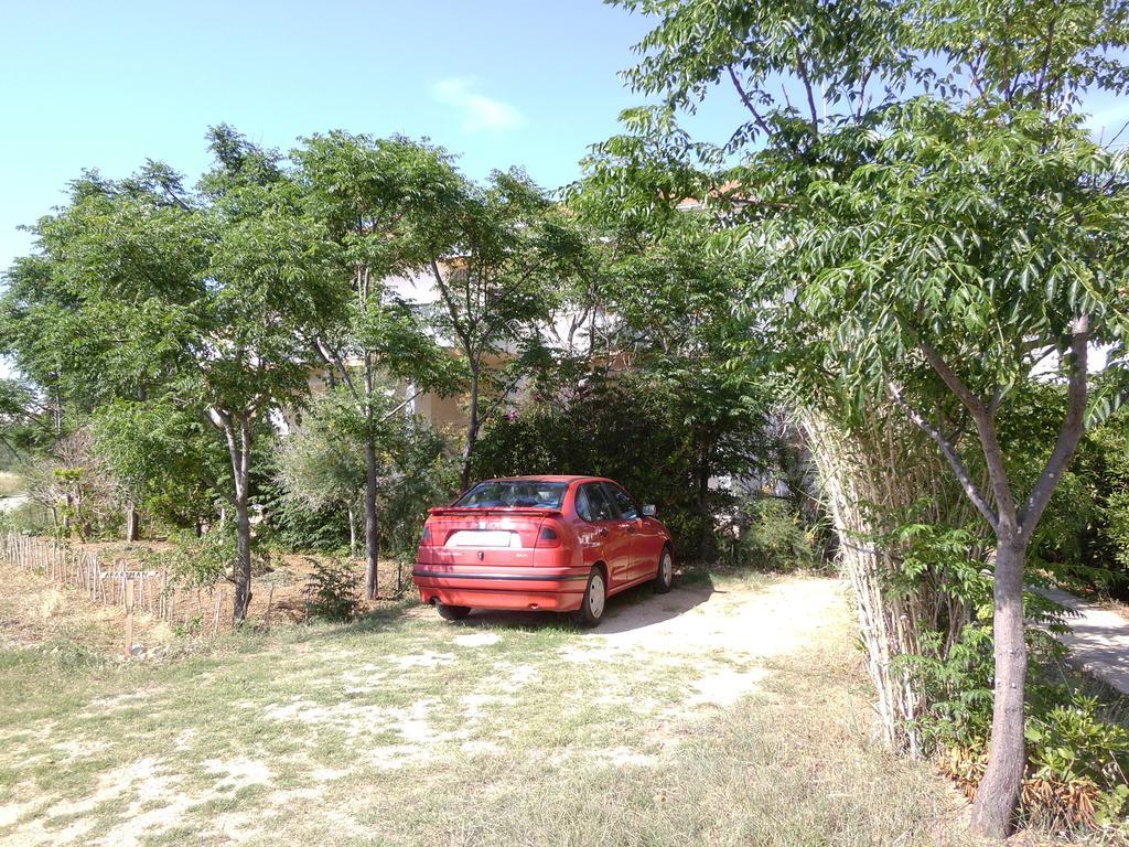 Apartments Kresimir Beauty With Shadow Trees And Parking Place Pag Town Oda fotoğraf