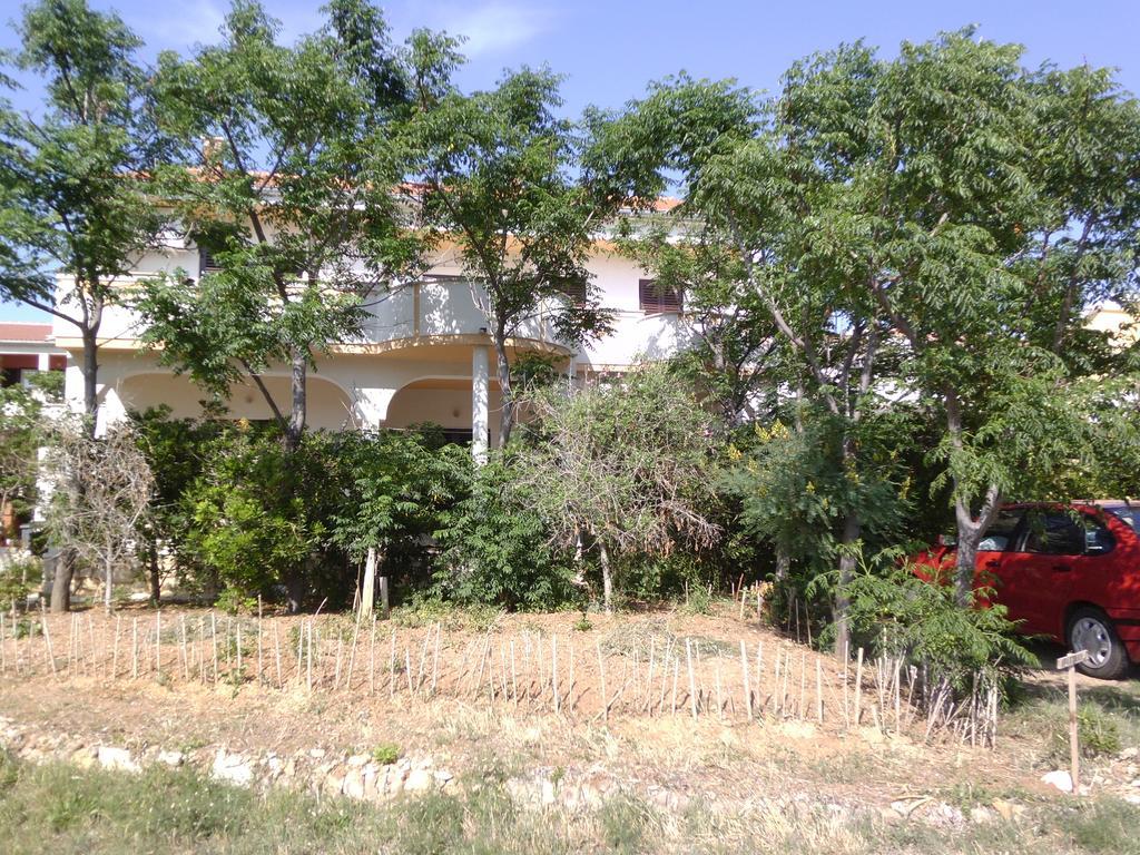 Apartments Kresimir Beauty With Shadow Trees And Parking Place Pag Town Dış mekan fotoğraf