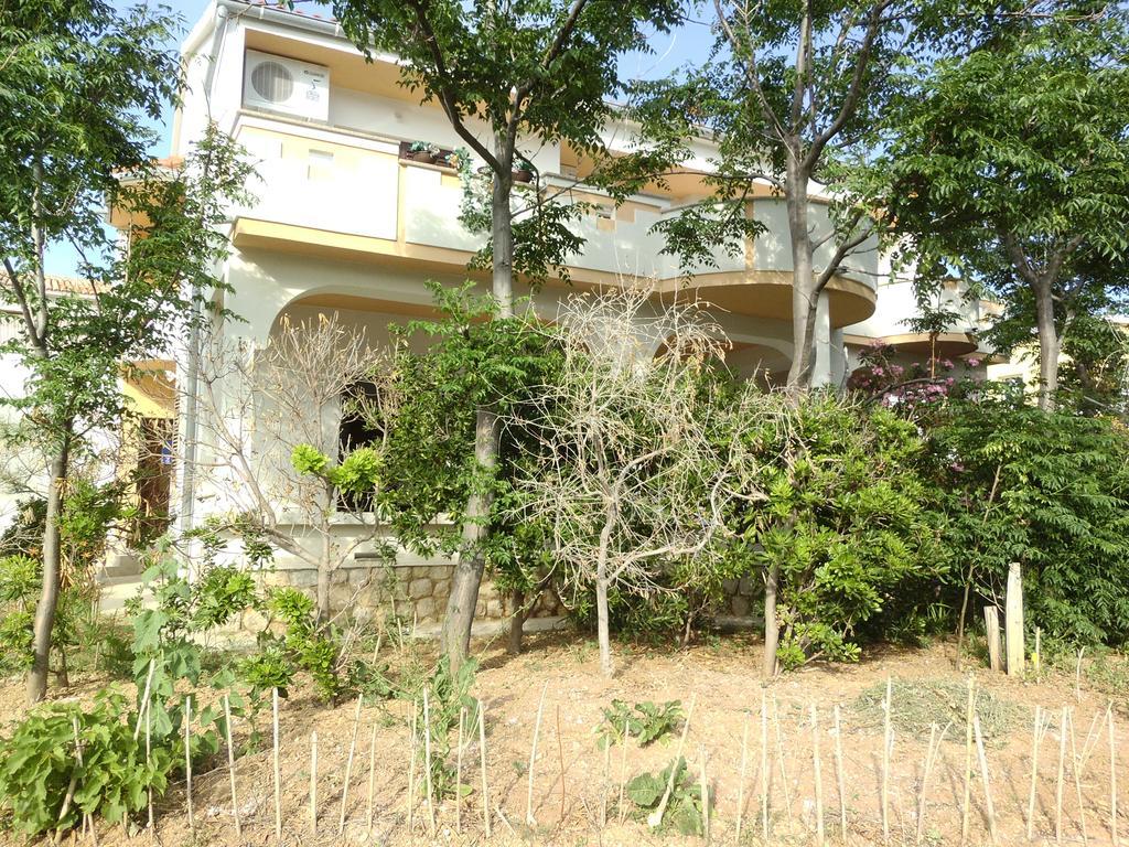 Apartments Kresimir Beauty With Shadow Trees And Parking Place Pag Town Dış mekan fotoğraf