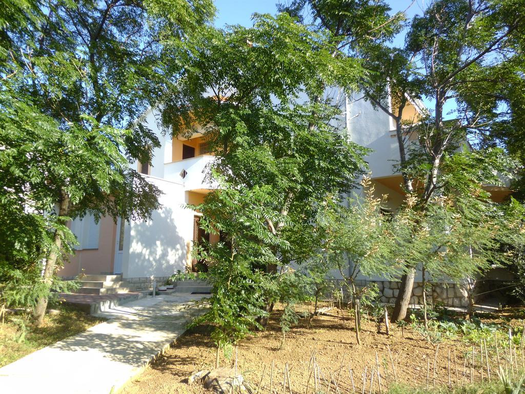 Apartments Kresimir Beauty With Shadow Trees And Parking Place Pag Town Dış mekan fotoğraf