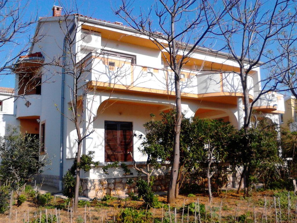 Apartments Kresimir Beauty With Shadow Trees And Parking Place Pag Town Dış mekan fotoğraf