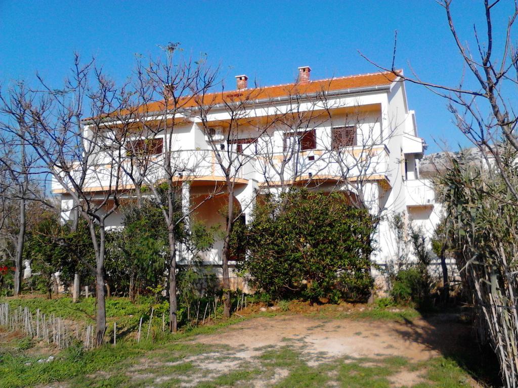 Apartments Kresimir Beauty With Shadow Trees And Parking Place Pag Town Dış mekan fotoğraf